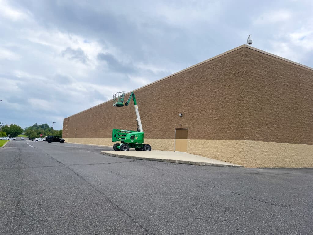 Exterior of the back of a Kohl's and Sephora